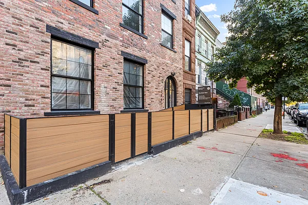 Rented by Reavis | media 1