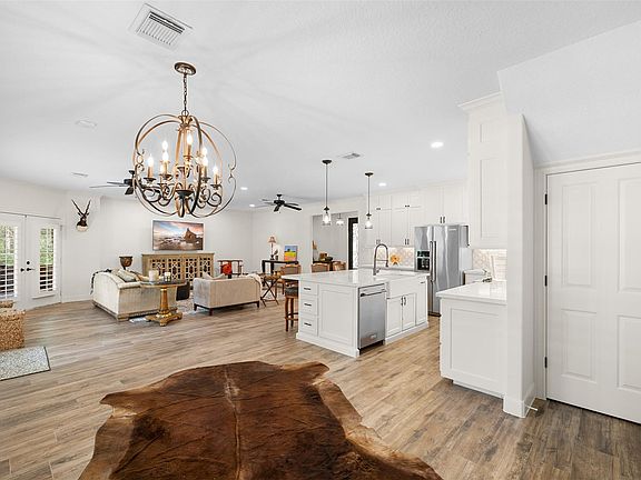 2nd image of 404 Saint Andrews Dr