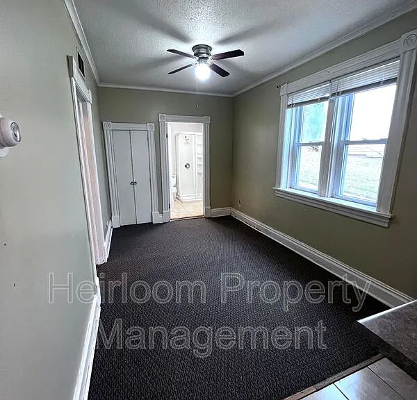 924 E 6th St #3 — Photo 5