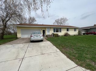 648 Circle Pines Ct, Paynesville, MN 56362