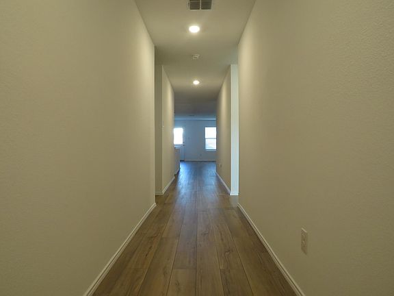 4th image of 105 Laurenbrooke Dr