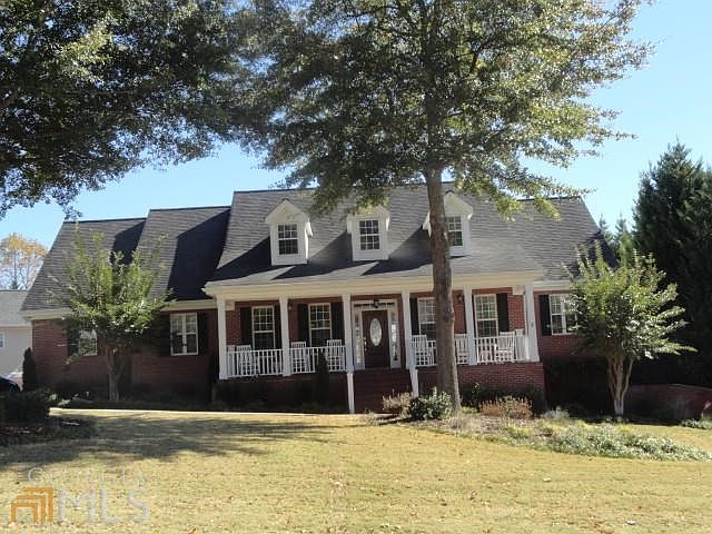 1st image of 900 White Oak Dr