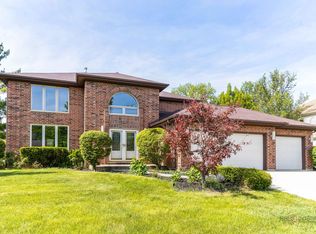 810 Edgemere Rd, Buffalo Grove, IL 60089