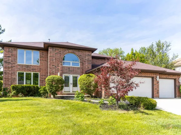810 Edgemere Rd, Buffalo Grove, IL 60089
