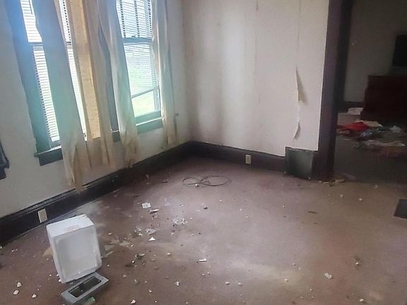 4th image of 505 S Marshall St