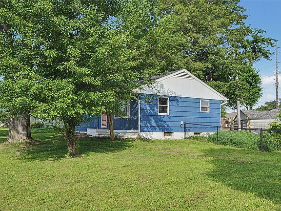 3rd image of 901 Harold Dr SE