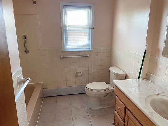 4th image of 241 Litchfield Ave Floor 2