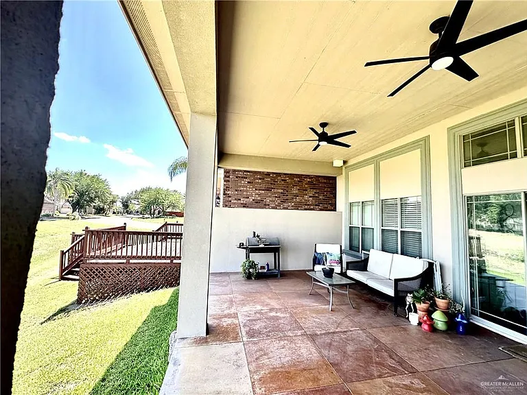203 San Saba St — Photo 16