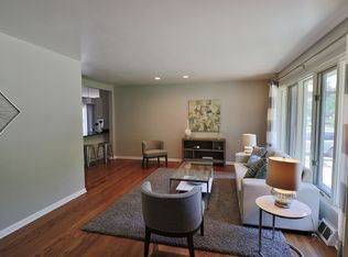 352 Western Ave, Clarendon Hills, IL 60514