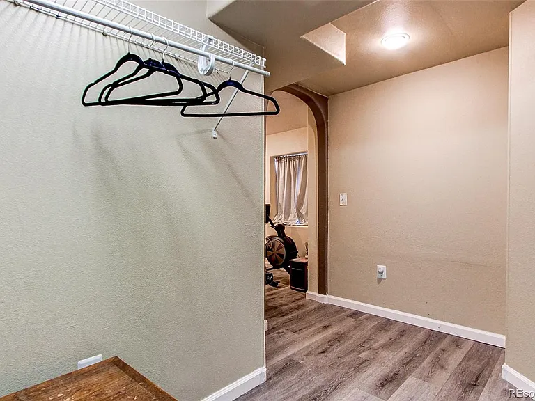 23527 Broadmoor Dr — Photo 34