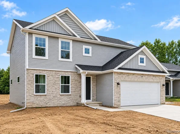 2110 Stillwater Dr, Davison, MI 48423