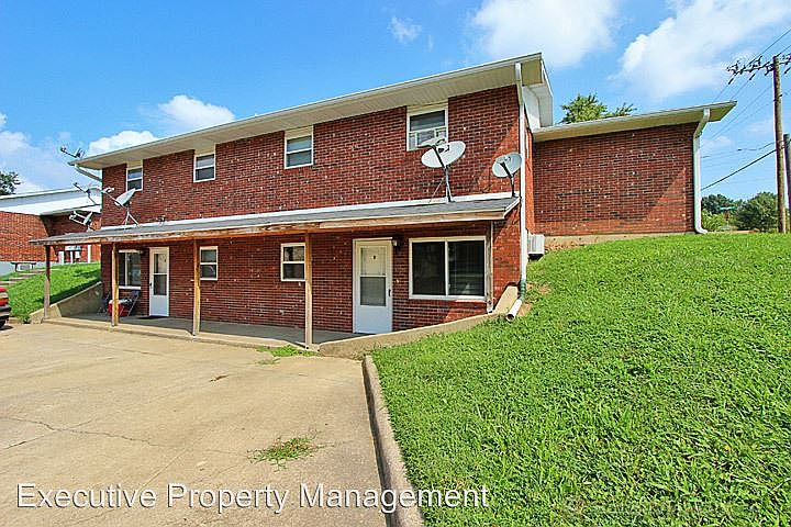 1st image of 1445 Woodland Dr APT C