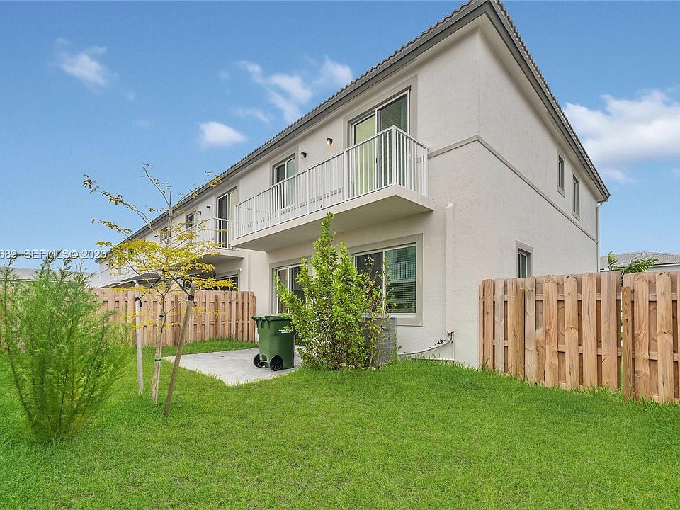 1st image of 725 SE 14th Ct