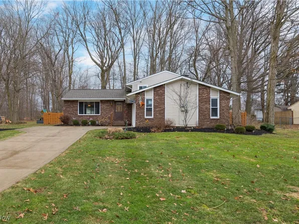 4299 Martin Dr, North Olmsted, OH 44070