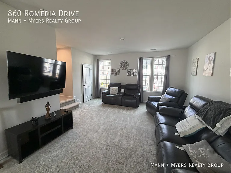 860 Romeria Dr — Photo 15