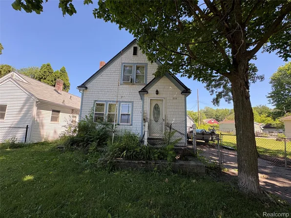 818 Loa St, Lansing, MI 48910