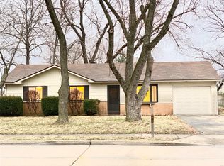 6112 Old Collinsville Rd, Fairview Heights, IL 62208