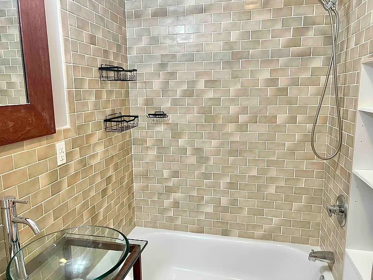 284 John St #1 — Photo 9