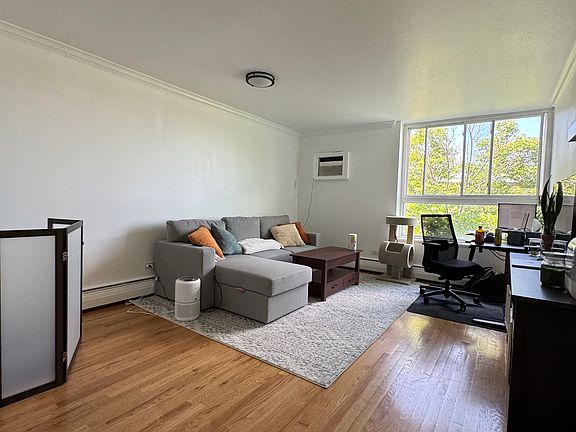 2nd image of 1390 N Emerson St #40