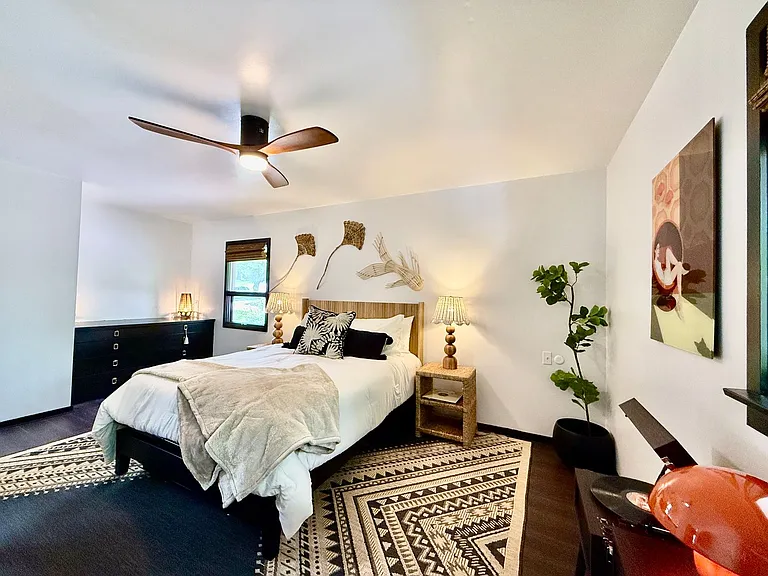 527 Valewood Ln — Photo 45