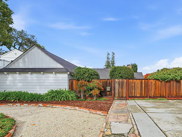 20 Kent Pl — Photo 1