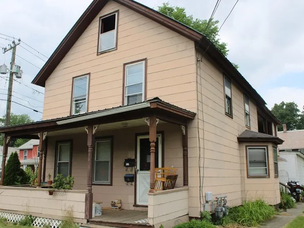 35 Mill St, Greenfield, MA 01301