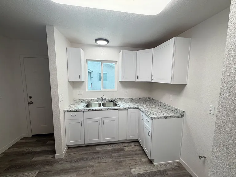 412 N St — Photo 18