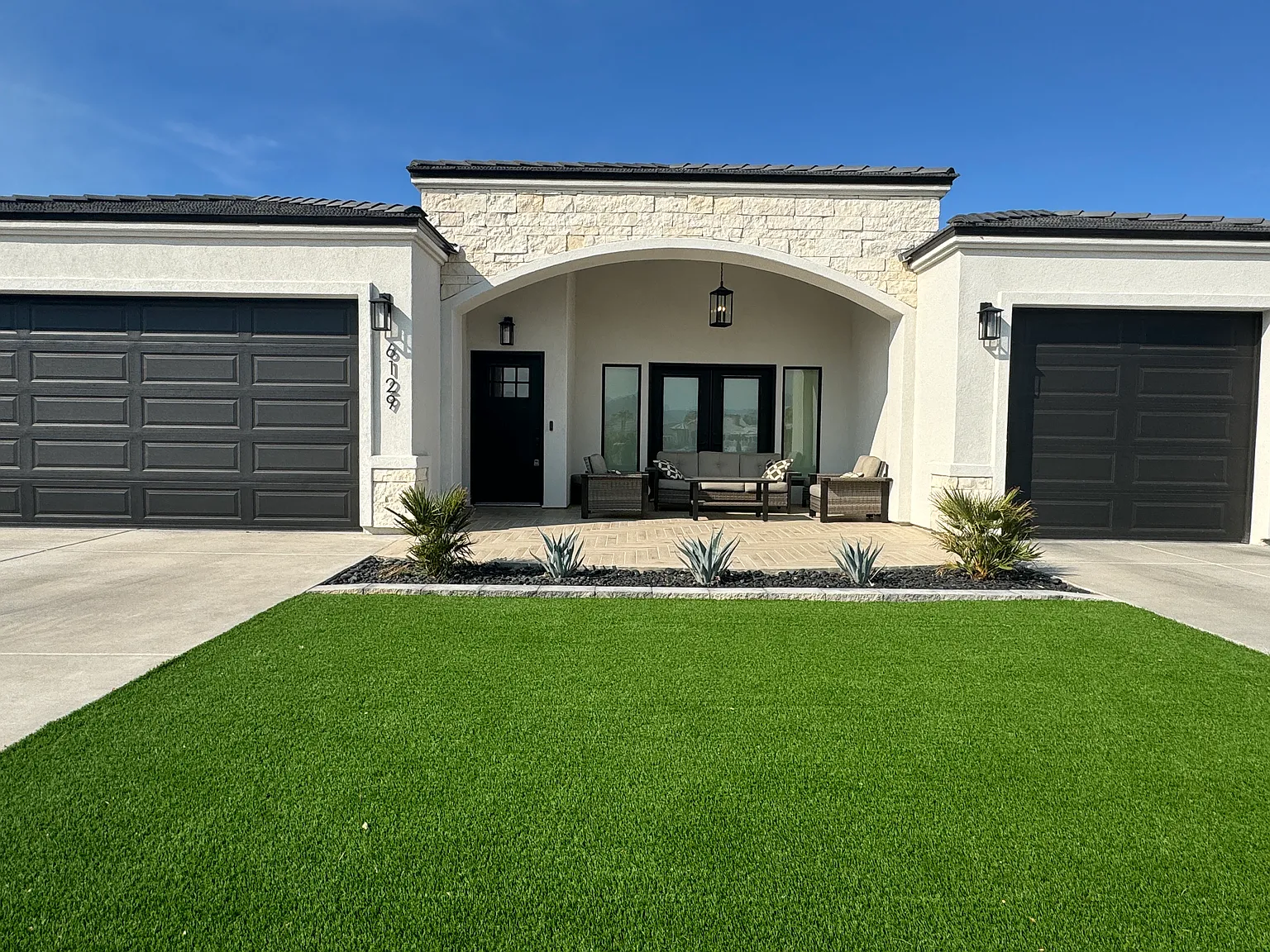3 bed, 2152 sqft, $3,000 — Photo 1