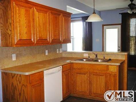 3rd image of 100 Canyon Ct