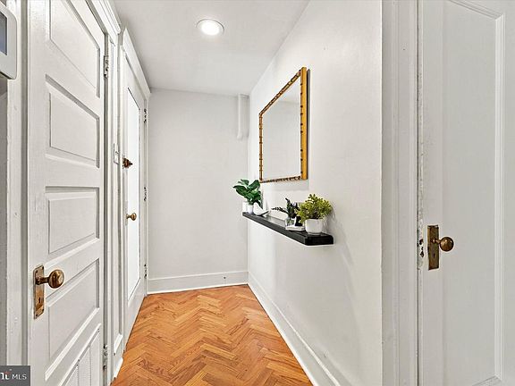 4th image of 2201 Chestnut St APT 104