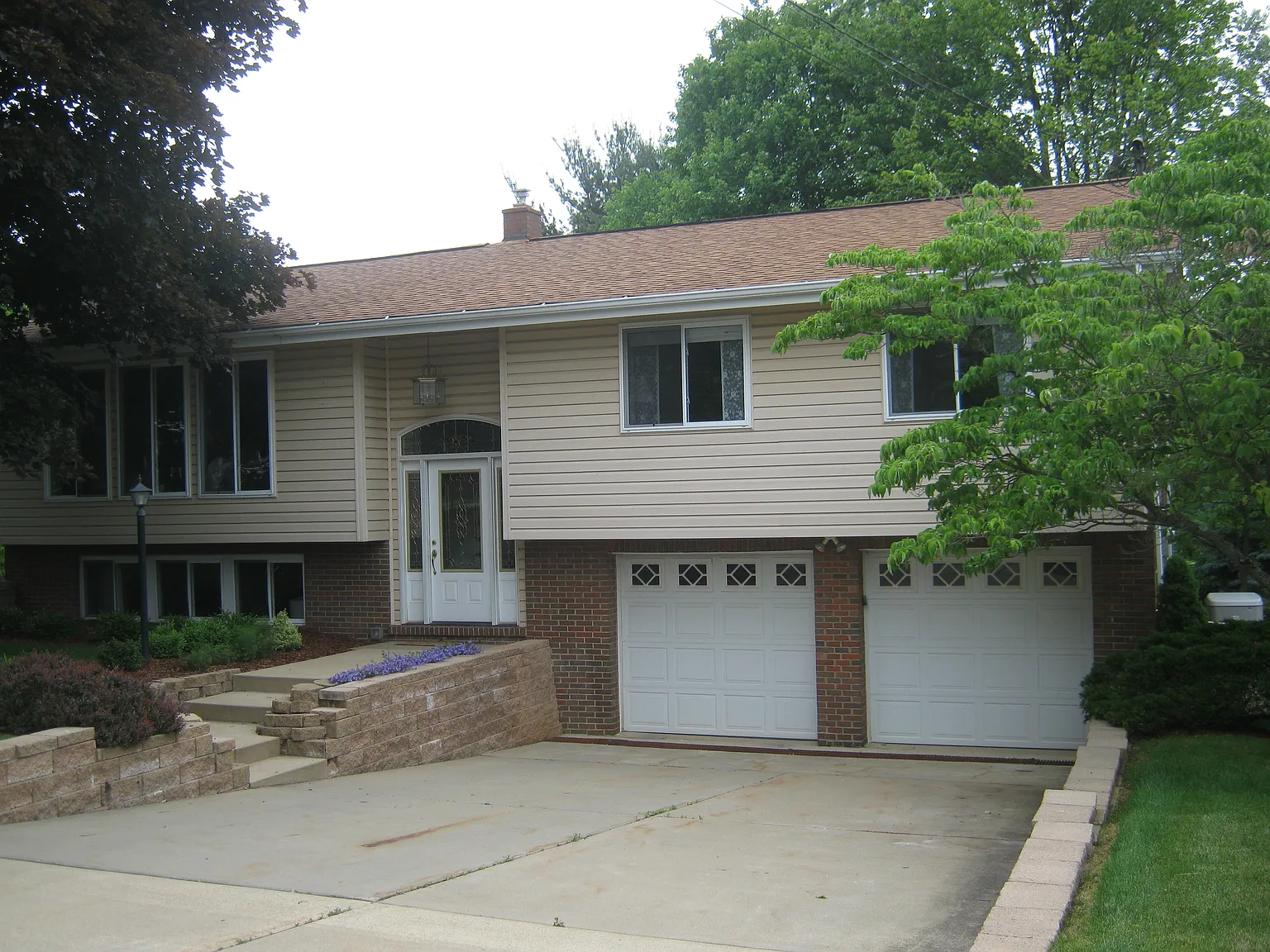 107 Kenney Dr photo 1