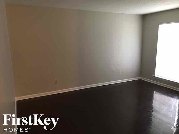 3rd image of 1744 Prado Ave