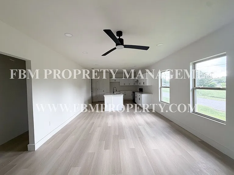 1017 S 8th St — Photo 4