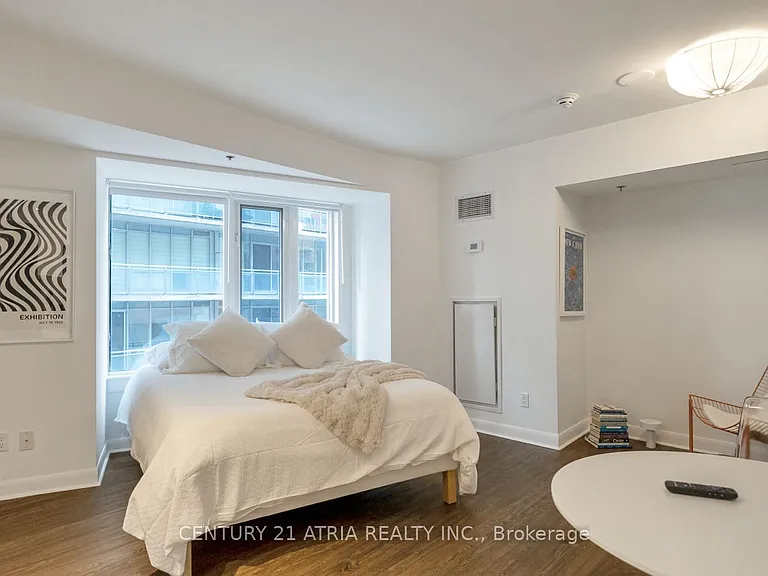 210 Victoria St #807 — Photo 3