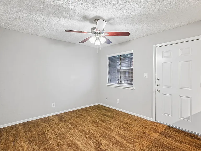Lamar Place Apartments — Photo 65