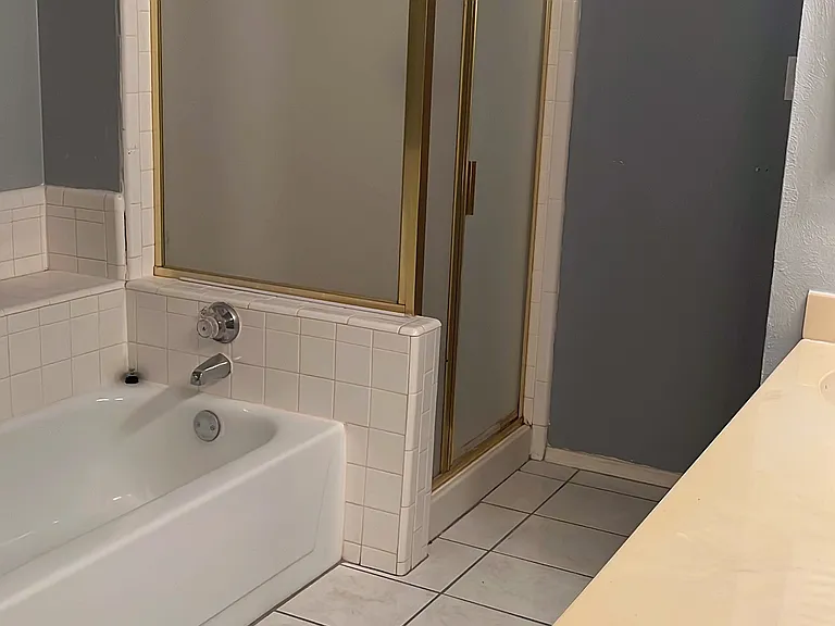 2425 Brookdale Dr — Photo 19