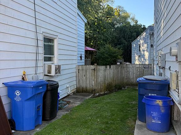 3rd image of 40 Brainerd St