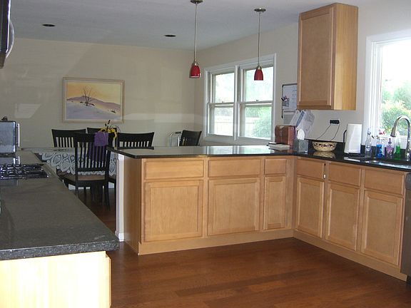 5th image of 786 White Birch Ln