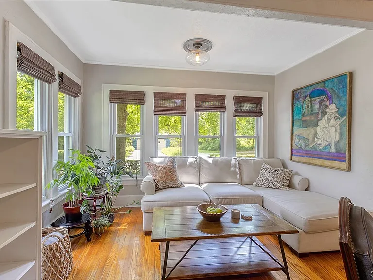 562 Buckingham Ave — Photo 7