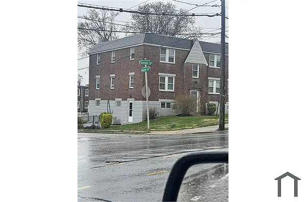Building Photo - 398 E Upsal St #2B