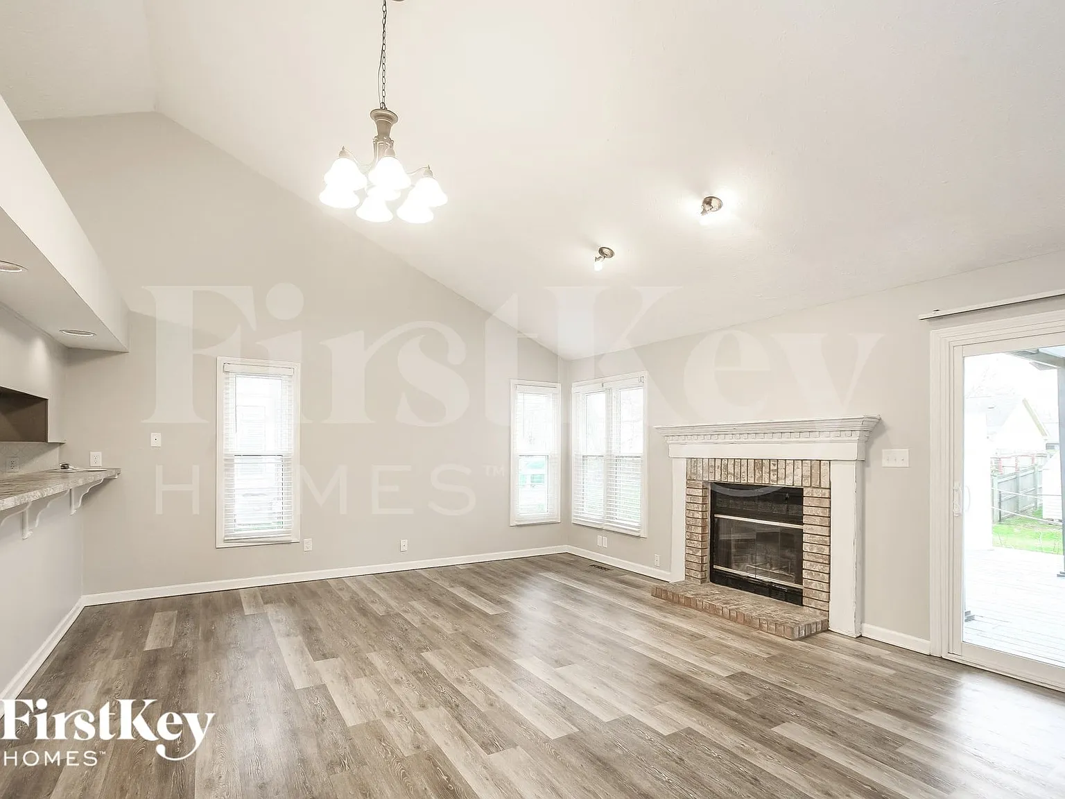 3 bed, 2.0 bath, 1371 sqft, $2,130 — Photo 4