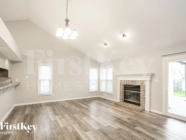 7795 Kenetta Ct — Photo 4