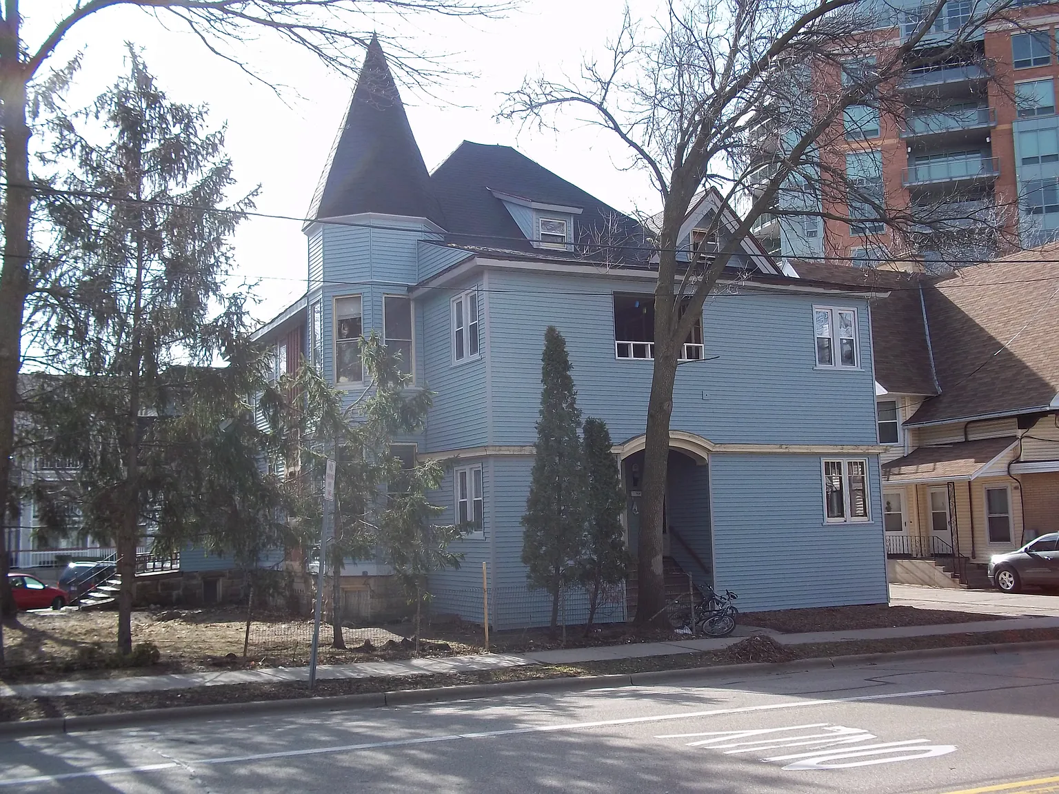 6 bed, 2.0 bath, $3,900 — Photo 1