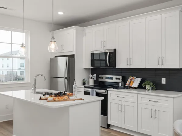 700 N Dupont Ave #102, Madison, TN 37115