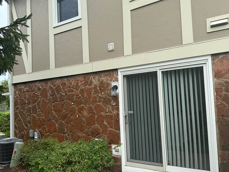 1070 Glouchester Hbr — Photo 16