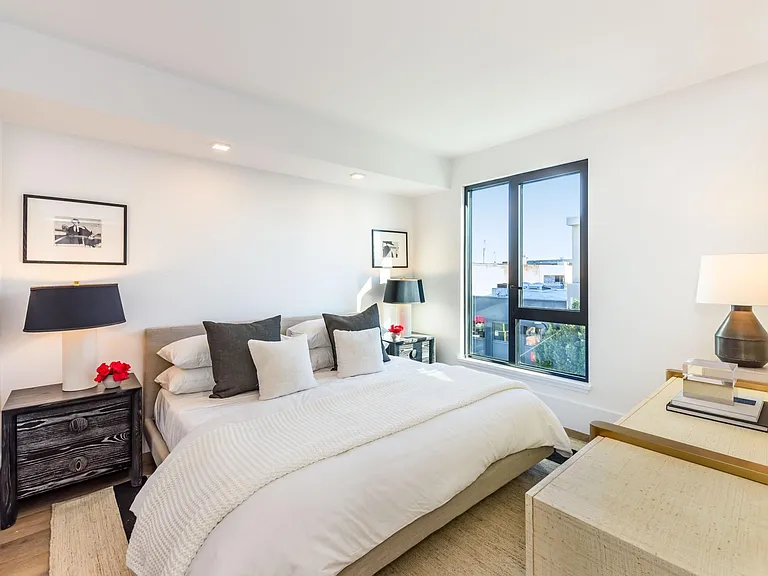1288 Howard St #605 — Photo 12