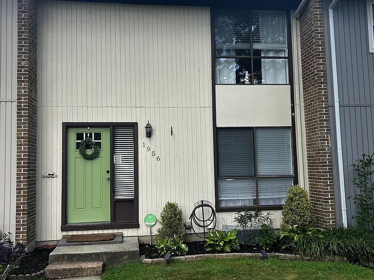 1956 Cambridge Dr — Photo 16