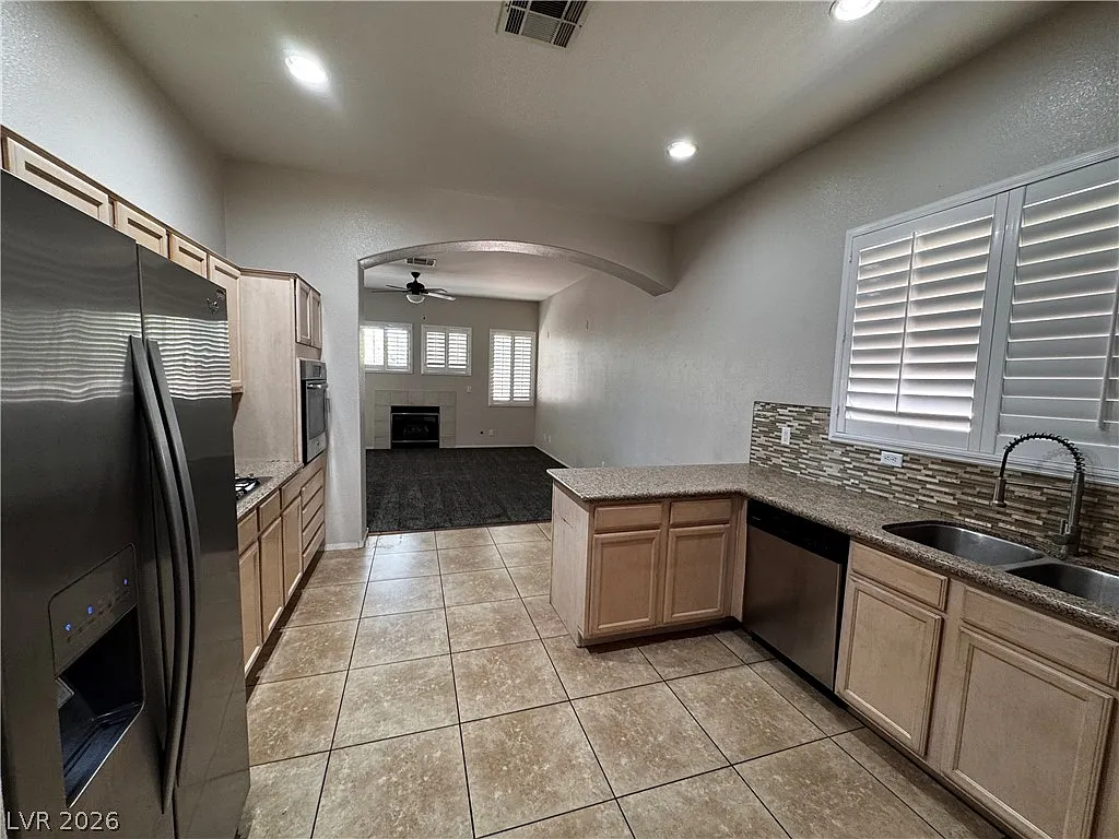 4 bed, 2.0 bath, 2153 sqft, $2,695 — Photo 4
