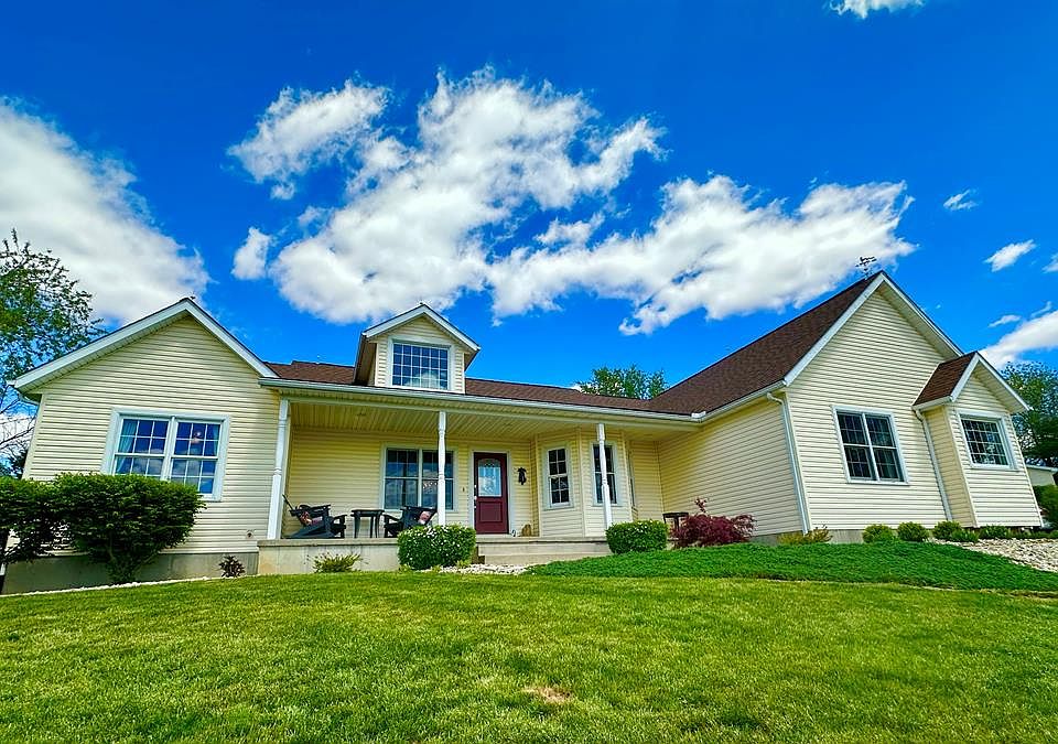1st image of 487 Fox Hill Dr
