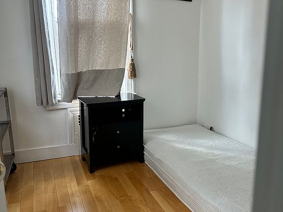 3rd image of 77-02 164th St Floor 2